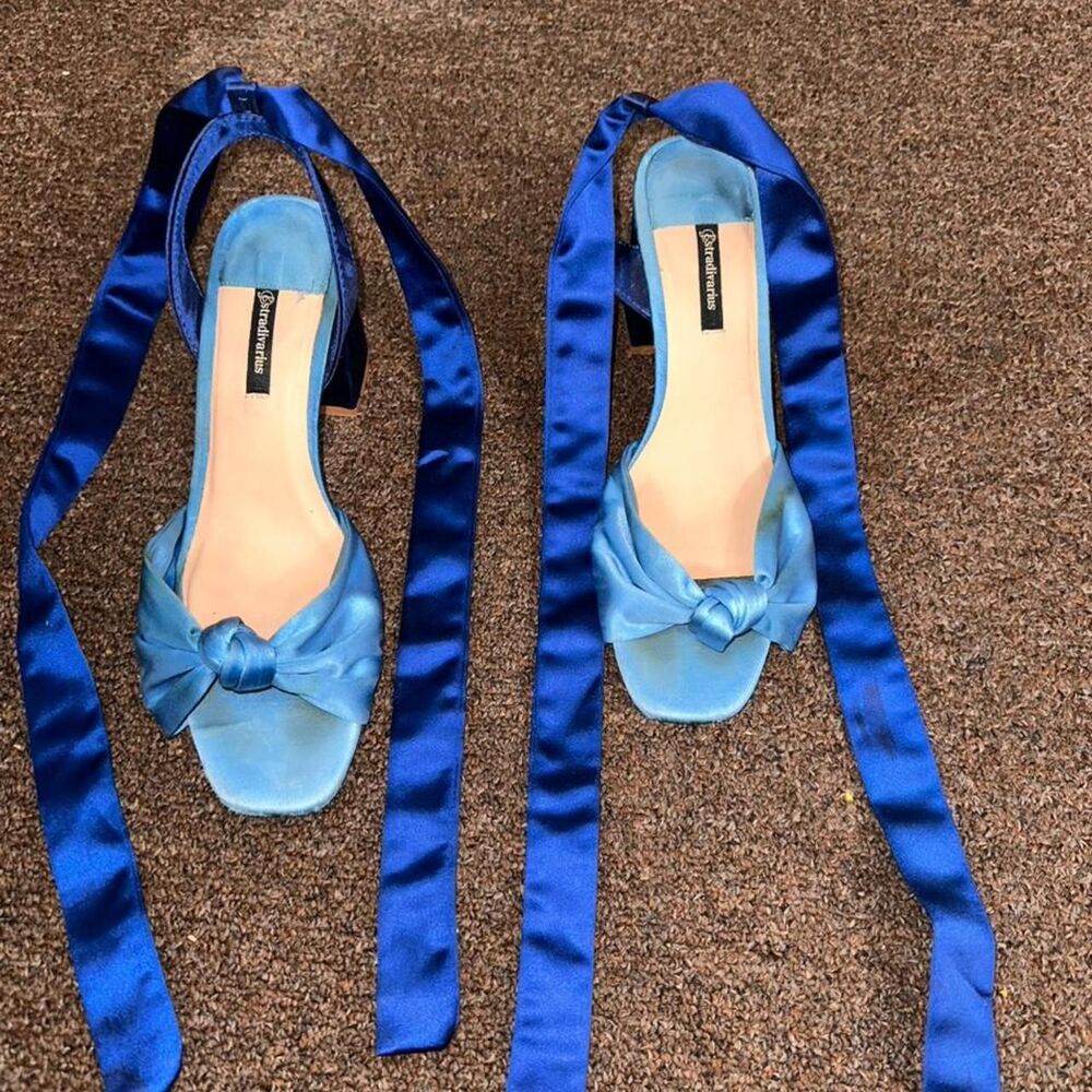 Stradivarius Women's Blue Courts